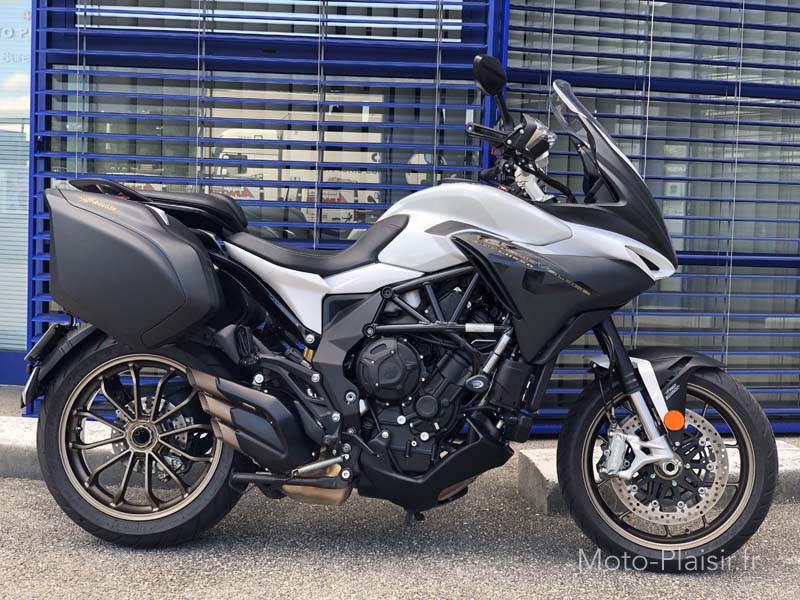 MV AGUSTA Turismo Veloce Lusso location moto